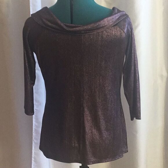 Ribbed material metallic thread top with 3/4 length sleeves in large - Picture 7 of 11